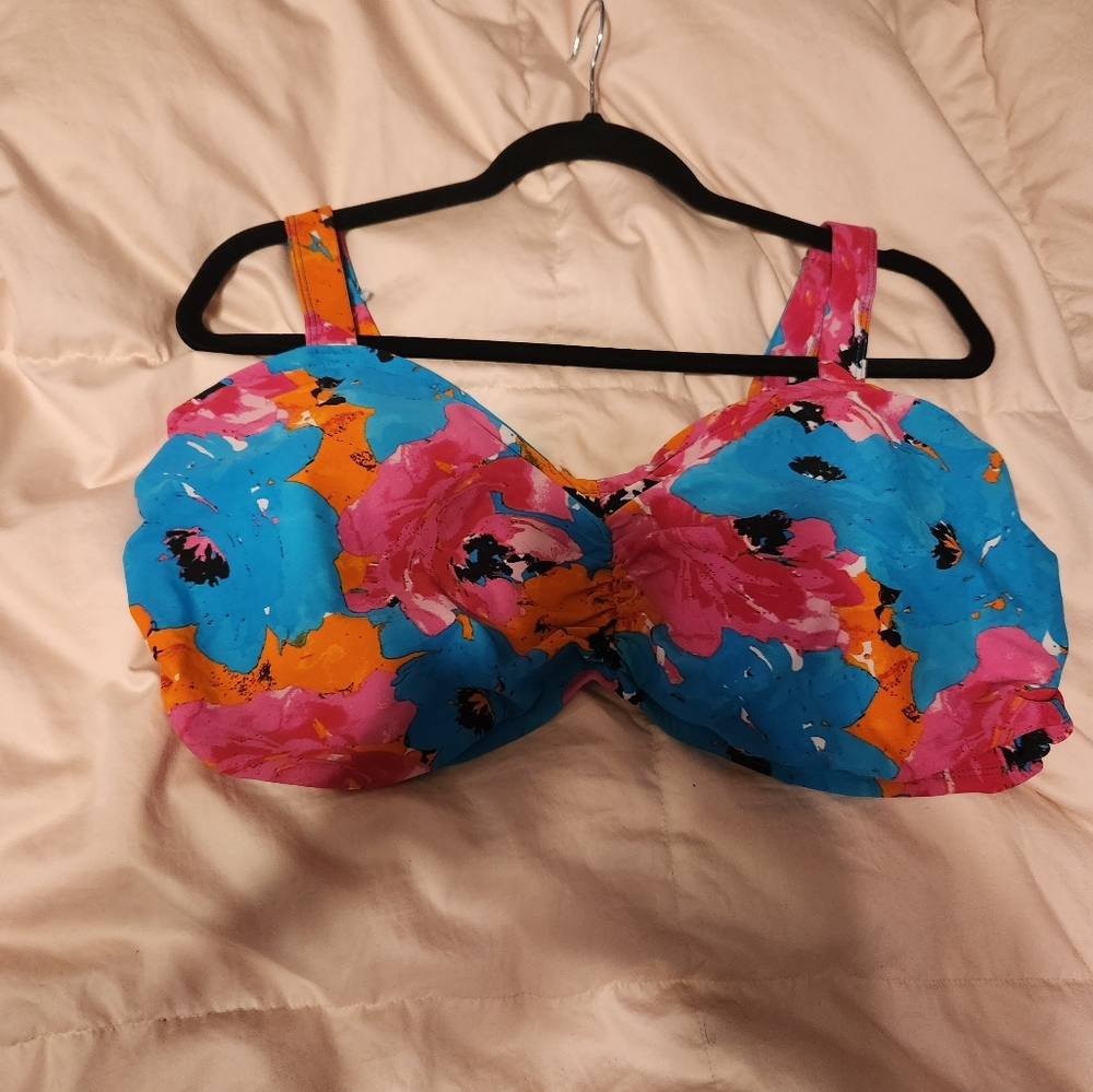 Plus Size Floral Bikini Top
